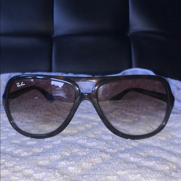 Ray Bans Sunglasses - Picture 2 of 7